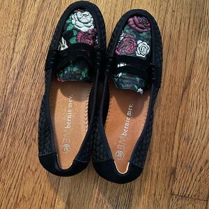 bernie mev. Black and Multicolor Floral Loafers